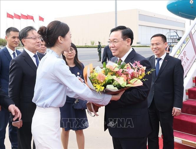 Chủ tịch Quốc hội Vương Đình Huệ đến Thủ đô Bắc Kinh, bắt đầu chuyến thăm chính thức Cộng hòa Nhân dân Trung Hoa -0