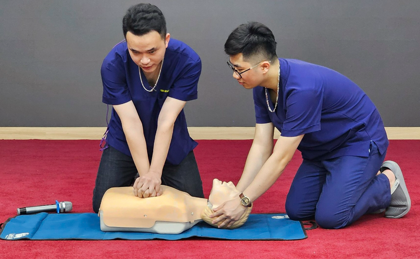 Bác sĩ Bệnh viện Bạch Mai hướng dẫn kỹ năng sơ cứu tai nạn thường gặp mọi người nên biết -0