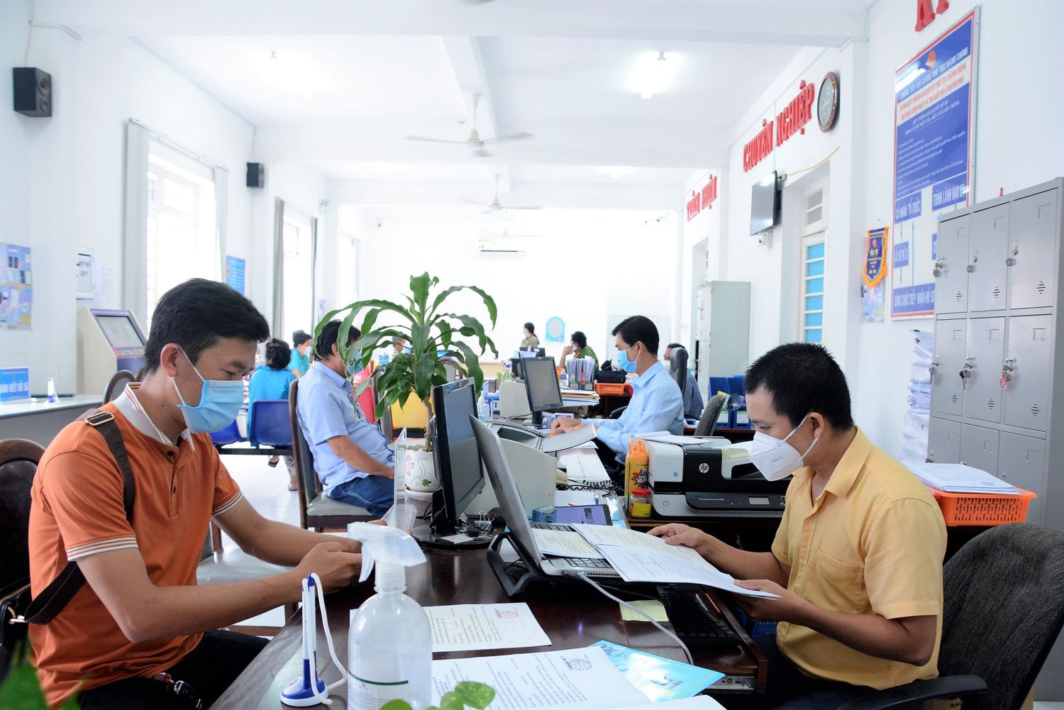 Giải quyết thủ tục hành chính cho người dân. Ảnh minh họa. Nguồn: ITN