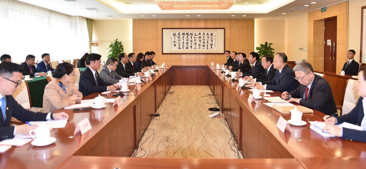 Vice Chairman of the Vietnamese National Assembly (NA) Tran Quang Phuong and Chairman of the Ethnic Affairs Committee of the NPC Bai Chunli co chaired the meeting. Photo: Nhan Sang Friendship parliamentarians groups of Vietnam, China pledge close cooperation -0