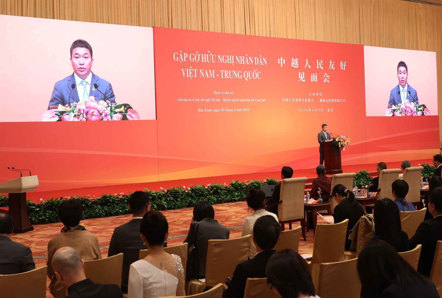 President of the Vietnam Union of Friendship Organisations (VUFO) Phan Anh Son speaked at the meeting. Photo: Nhan Sang NA Chairman joins in Vietnam - China people’s friendship meeting -0
