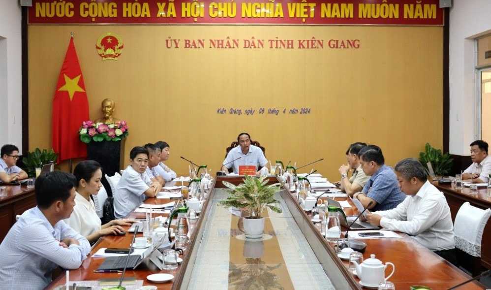 Hạn, mặn ảnh hưởng sản xuất, sụn lún đường thiệt hại 90 tỷ đồng