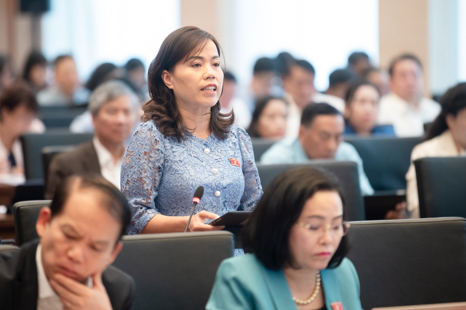 ĐBQH Lý Thị Lan (Hà Giang) phát biểu. Ảnh: Lâm Hiển