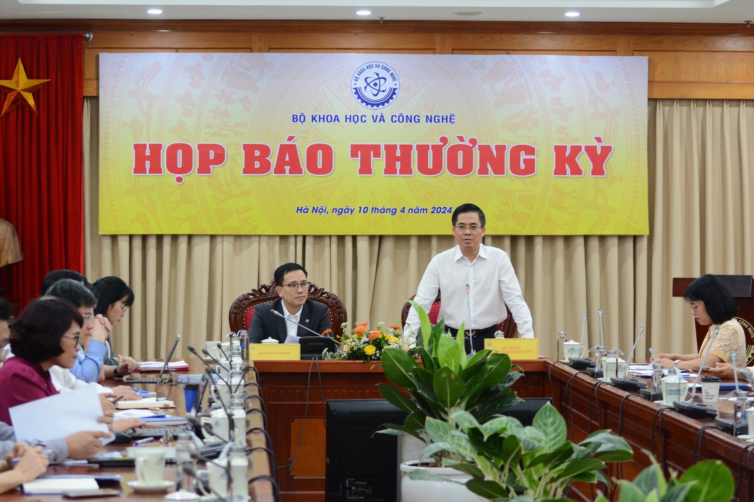 Thứ trưởng Bộ Khoa học và Công nghệ: 