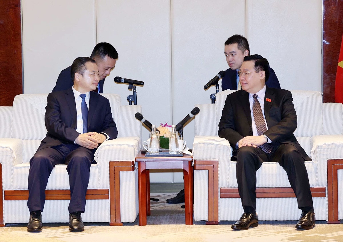 Chủ tịch Quốc hội Vương Đình Huệ tiếp lãnh đạo các Tập đoàn, doanh nghiệp lớn tại Thượng Hải, Trung Quốc -0
