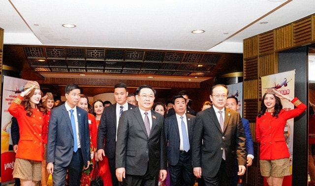 Chủ tịch Quốc hội Vương Đình Huệ cùng đoàn lãnh đạo cấp cao Việt Nam - Trung Quốc tham dự lễ kỷ niệm 10 năm bay Trung Quốc và công bố đường bay TP. Hồ Chí Minh - Tây An của Vietjet Vietjet công bố đường bay mới TP. Hồ Chí Minh – Tây An -0