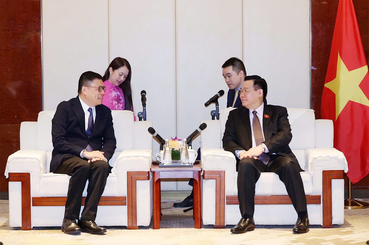 Chủ tịch Quốc hội Vương Đình Huệ tiếp lãnh đạo các Tập đoàn, doanh nghiệp lớn tại Thượng Hải, Trung Quốc -0