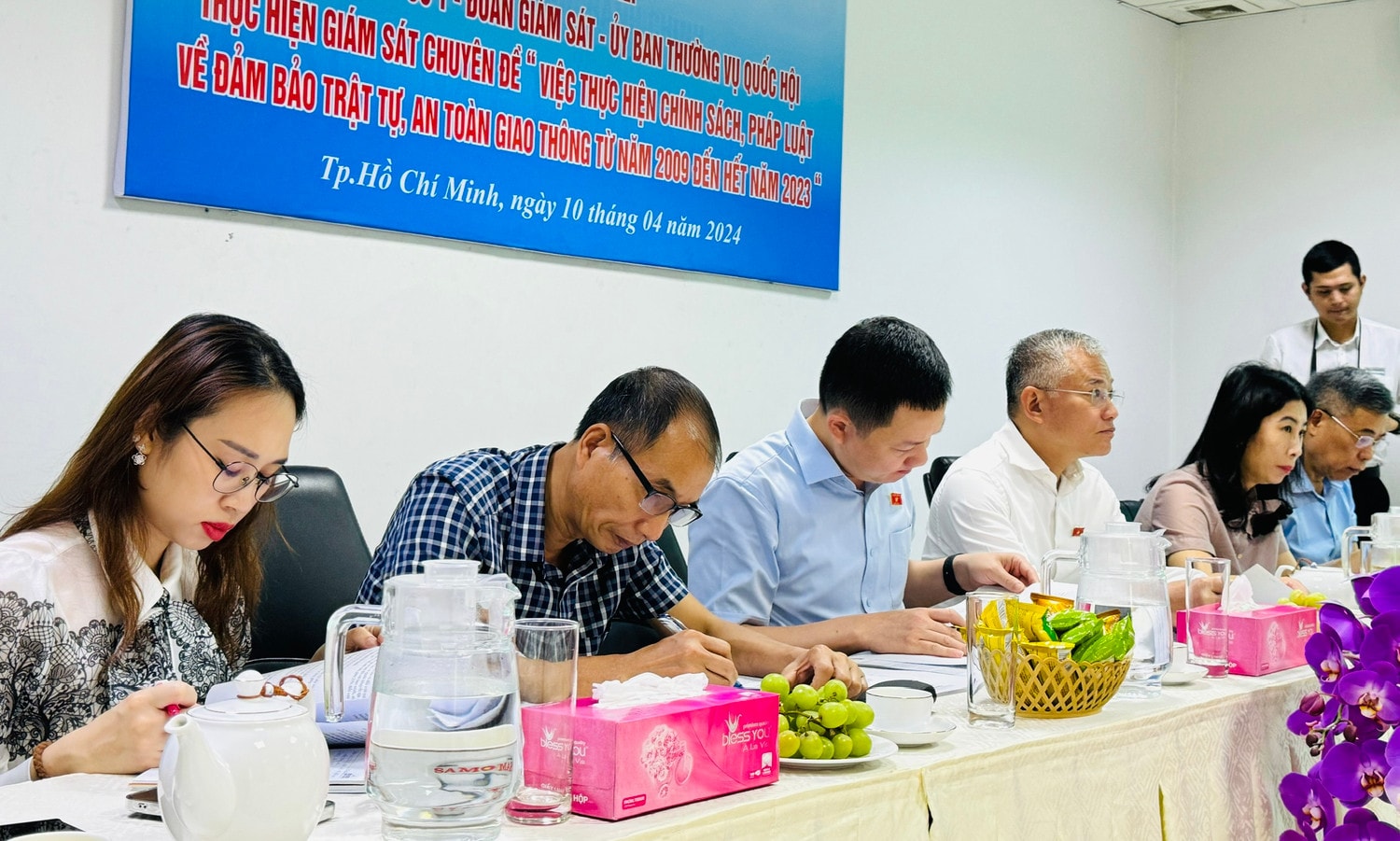 Thành viên Đoàn giám sát tại cuộc làm việc 