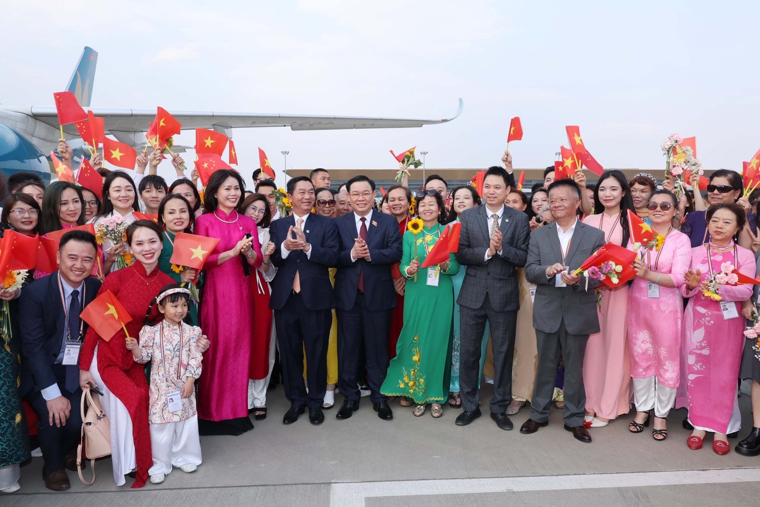 Chủ tịch Quốc hội Vương Đình Huệ thăm tỉnh Vân Nam, Trung Quốc -0