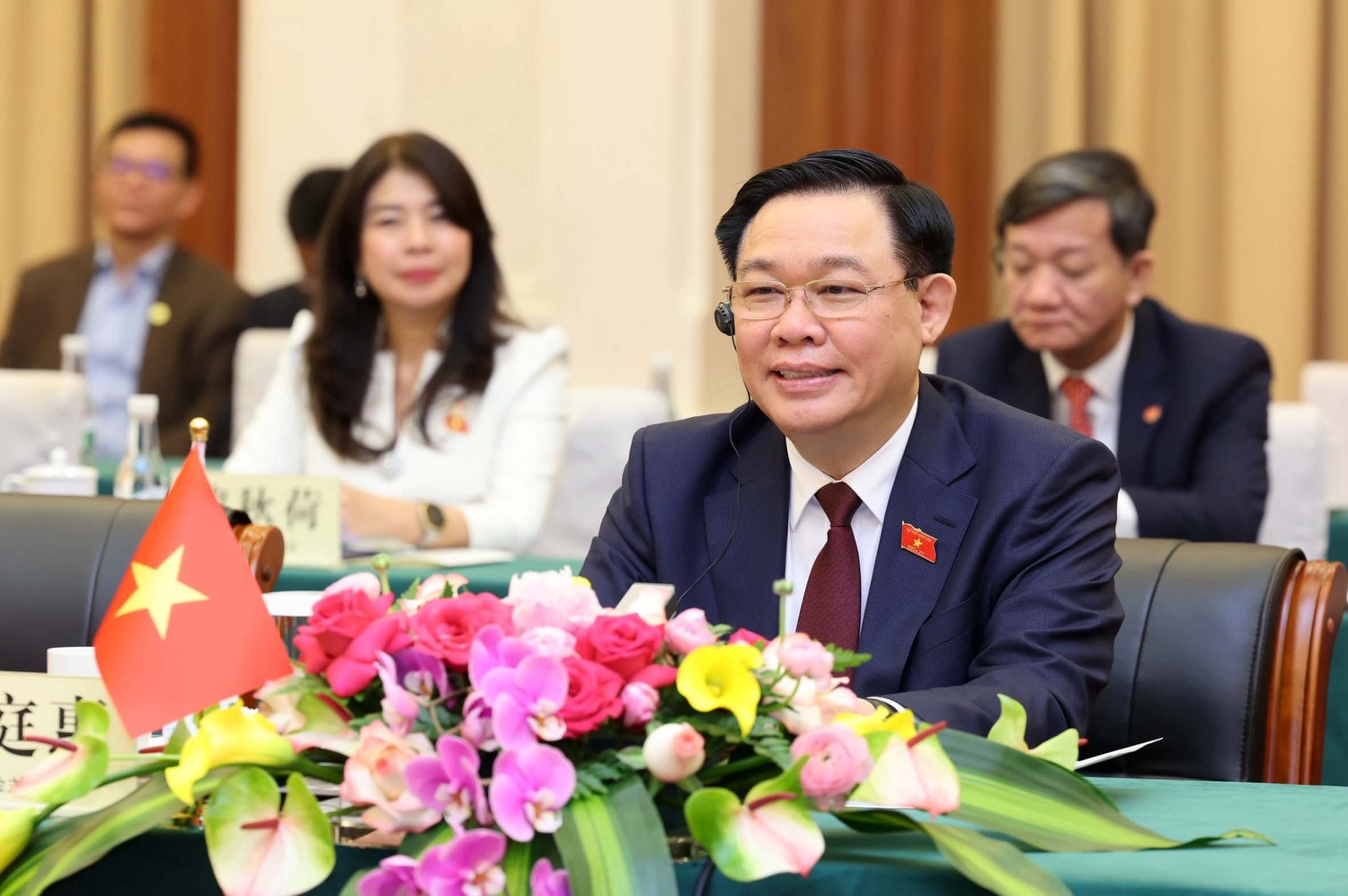 NA Chairman Vuong Dinh Hue speaks at the event. Photo: Nhan Sang NA Chairman receives Secretary of Yunnan Provincial Party Committee -0