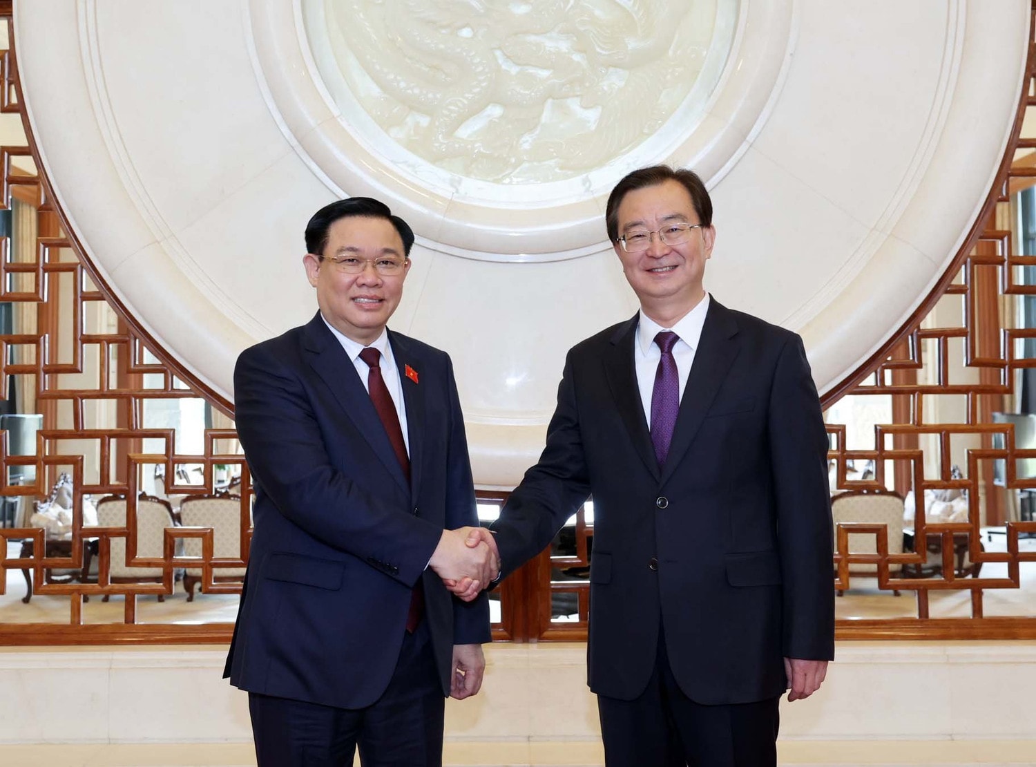 NA Vuong Dinh Hue received Wang Ning, Secretary of the Yunnan provincial Party Committee. Photo: Nhan Sang NA Chairman receives Secretary of Yunnan Provincial Party Committee -0
