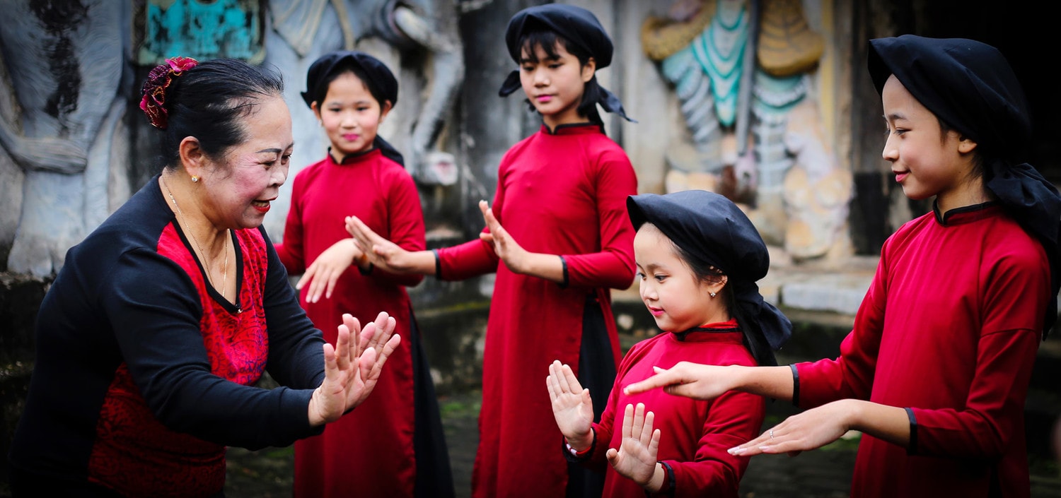 Nghệ nhân truyền dạy di sản hát Xoan Phú Thọ. Ảnh: Nguyễn Việt Thắng