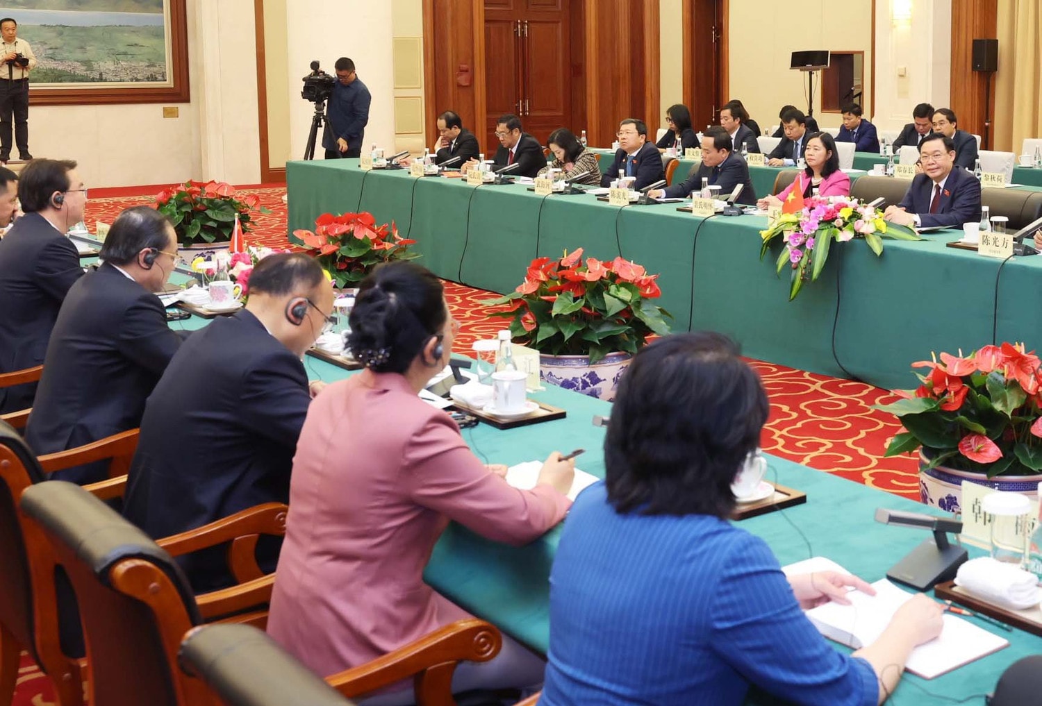 Chủ tịch Quốc hội Vương Đình Huệ tiếp Bí thư Tỉnh ủy Vân Nam, Trung Quốc