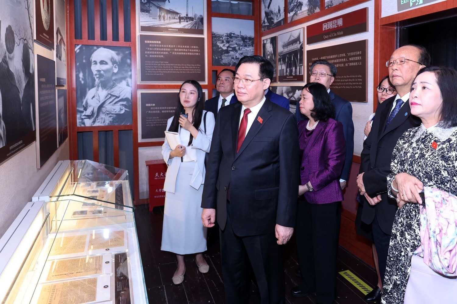 Chủ tịch Quốc hội Vương Đình Huệ thăm Khi di tích lịch sử Chủ tịch Hồ Chí Minh tại Côn Minh, Trung Quốc