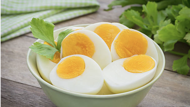 Lòng đỏ trứng chứa rất nhiều chất dinh dưỡng thiết yếu (Ảnh: iStock)
