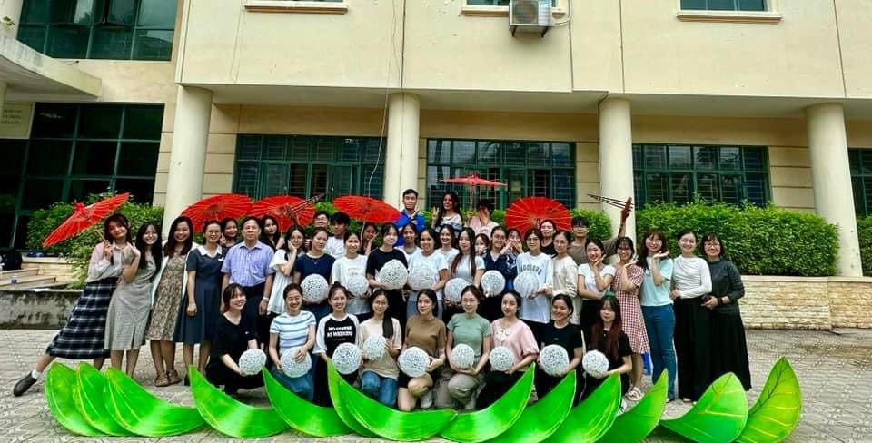 Nữ sinh sư phạm Xồng Vi Va: Ước mơ gieo “con chữ” trên bản làng người Mông -0