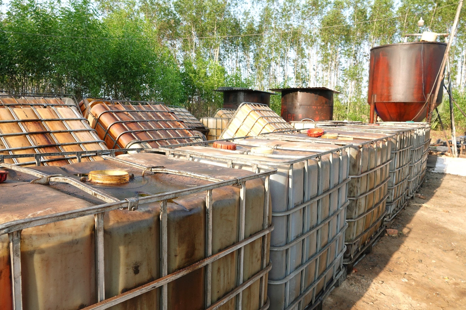 Hiện trường khu tái chế nhớt thải trái phép tại huyện Hàm Tân