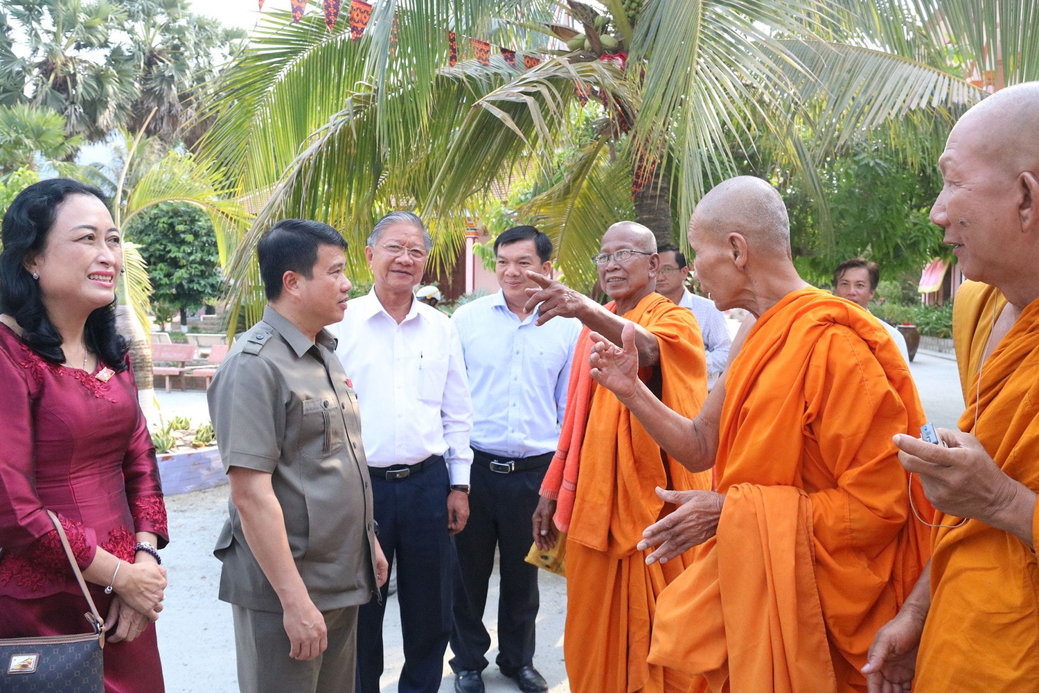 Chủ tịch Hội đồng Dân tộc Y Thanh Hà Niê Kđăm chúc Tết đồng bào dân tộc Khmer tại An Giang -0