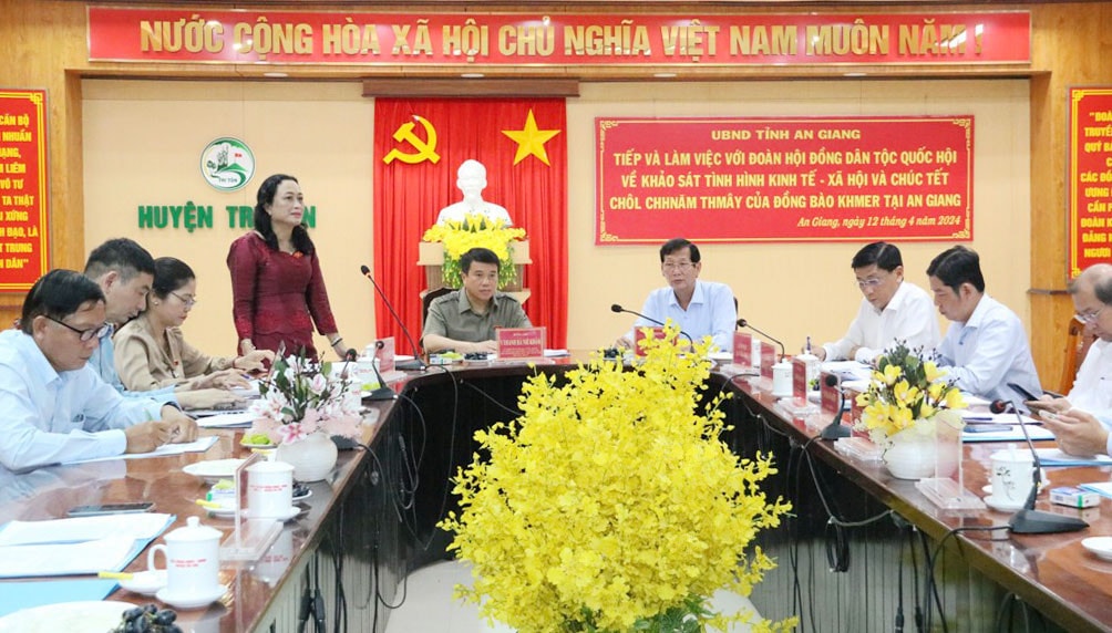Chủ tịch Hội đồng Dân tộc Y Thanh Hà Niê Kđăm chúc Tết đồng bào dân tộc Khmer tại An Giang -0