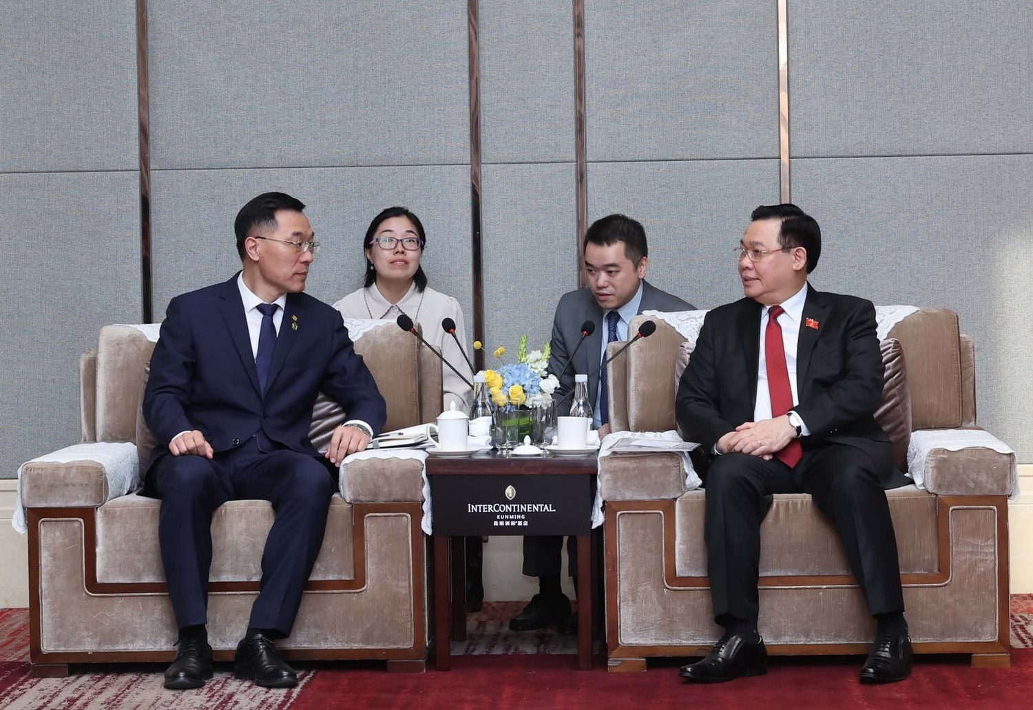 Chủ tịch Quốc hội Vương Đình Huệ tiếp lãnh đạo một số tập đoàn Trung Quốc tại tỉnh Vân Nam -0