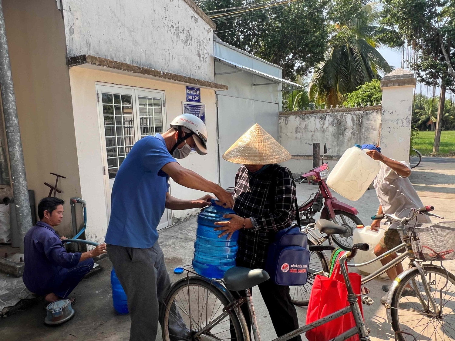Chung tay hỗ trợ đồng bào đòngp bằng sông Cửu Long bị ảnh hưởng do hạn mặn -0
