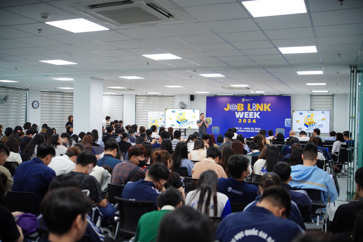 Khai mạc Tuần lễ kết nối việc làm VNU-IS Job Link Week 2024 -2