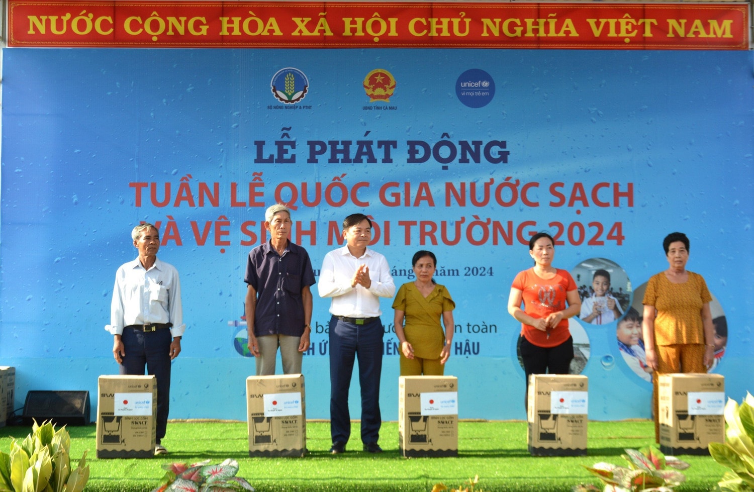 Chung tay hỗ trợ đồng bào đòngp bằng sông Cửu Long bị ảnh hưởng do hạn mặn -0