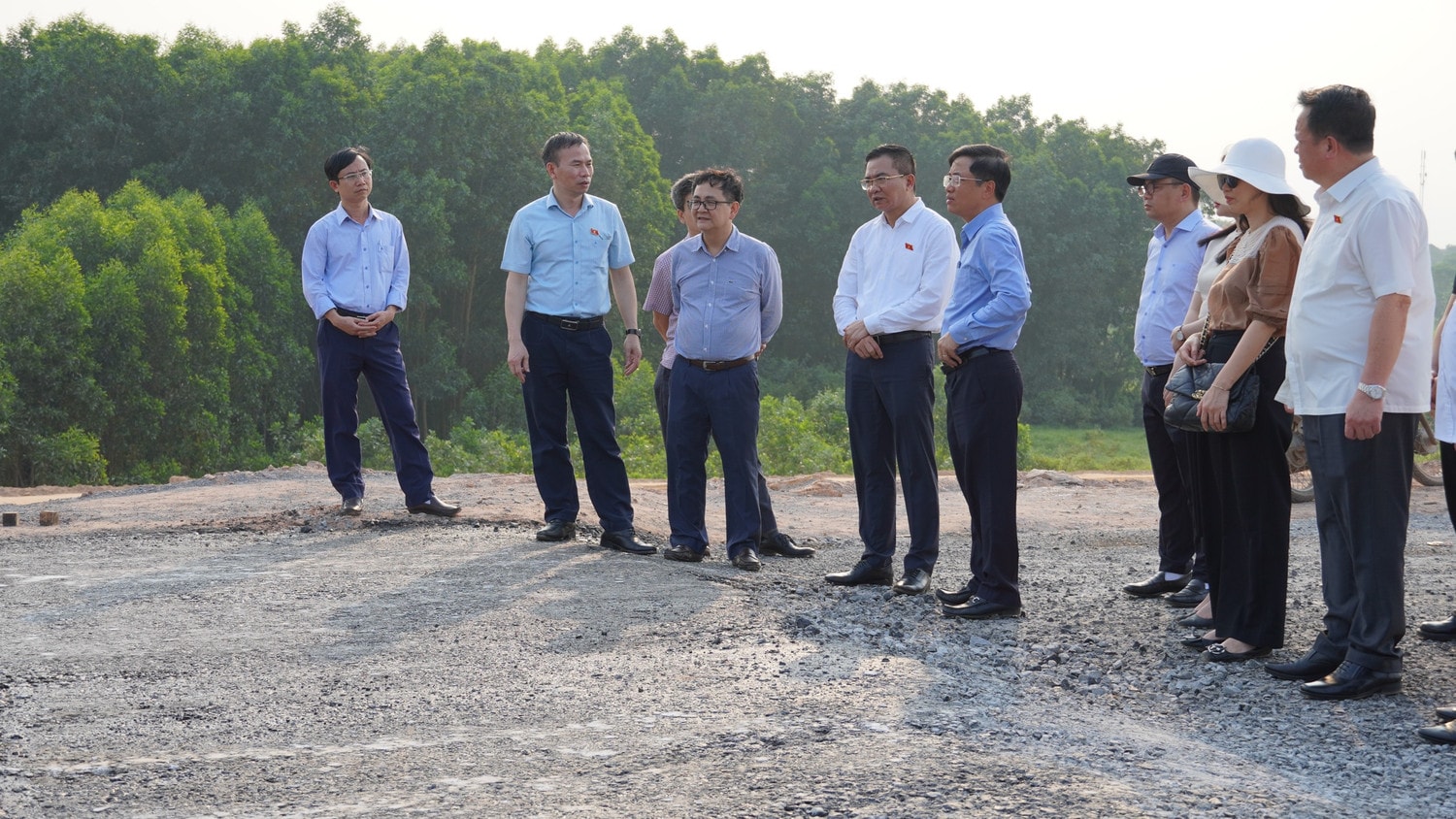 Đoàn công tác đã khảo sát thực tế tại một số vị trí nằm trên tuyến đường thuộc gói dự án Bùng - Vạn Ninh