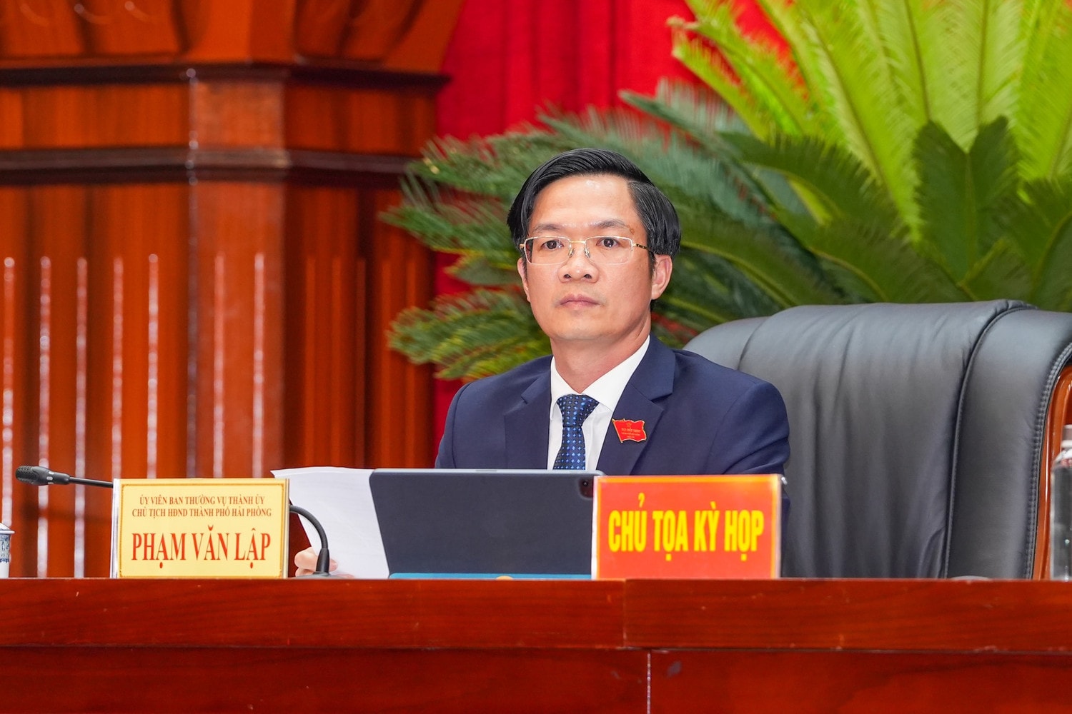 Thông qua 7 nghị quyết quan trọng -0