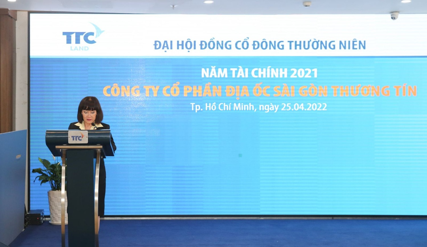 Sau năm kinh doanh sa sút, Chủ tịch TTC Land Huỳnh Bích Ngọc có đơn từ nhiệm -0