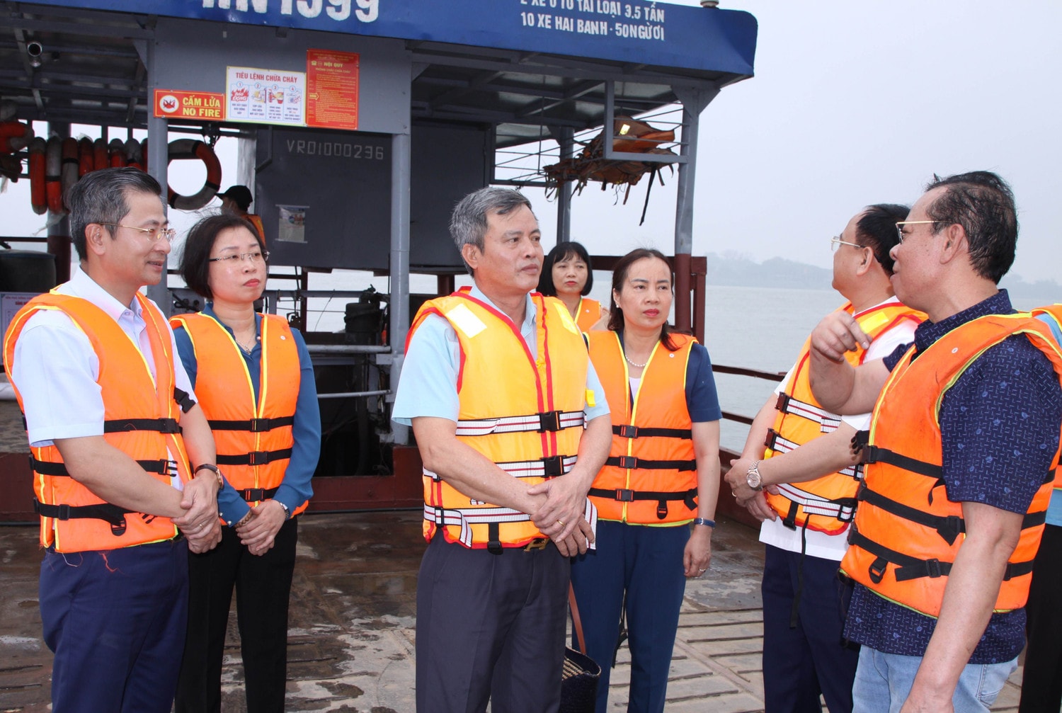 Đoàn giám sát khảo sát tại bến phà Hồng Vân, huyện Thường Tín Đoàn giám sát của Ủy ban Thường vụ Quốc hội khảo sát tại huyện Thường Tín, TP. Hà Nội -0