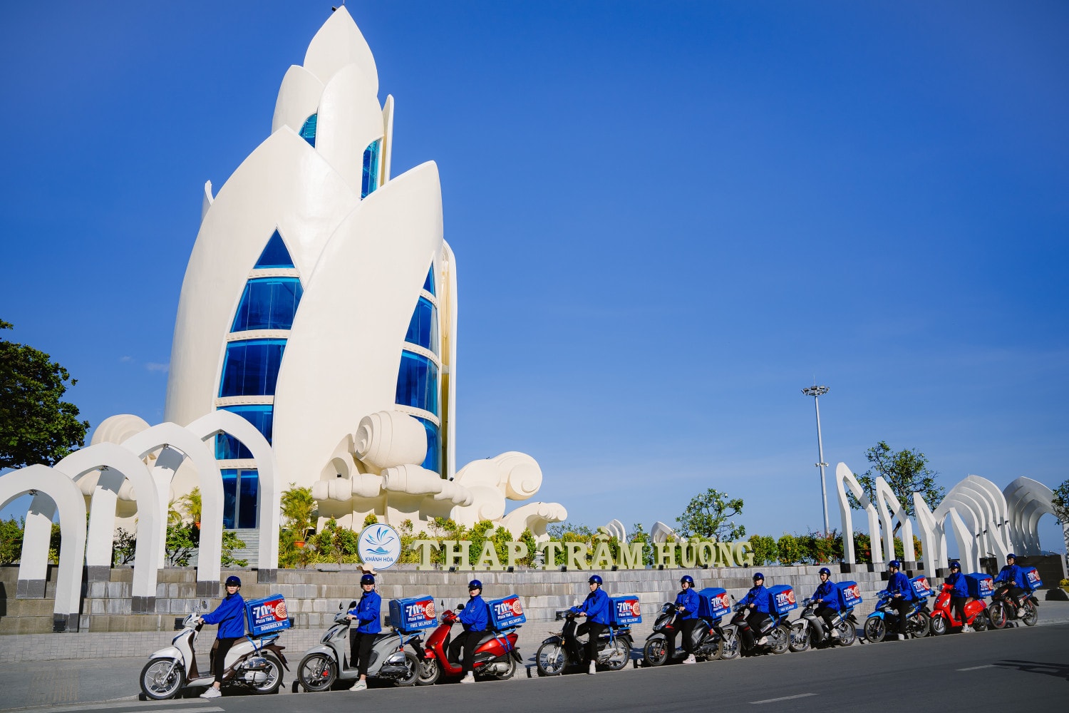 Chuỗi hoạt động quảng bá diễn ra tại các địa điểm nổi tiếng của Nha Trang, thu hút sự quan tâm của đông đảo khách du lịch và người dân địa phương Chuỗi hoạt động quảng bá diễn ra tại các địa điểm nổi tiếng của Nha Trang, thu hút sự quan tâm của đông đảo khách du lịch và người dân địa phương