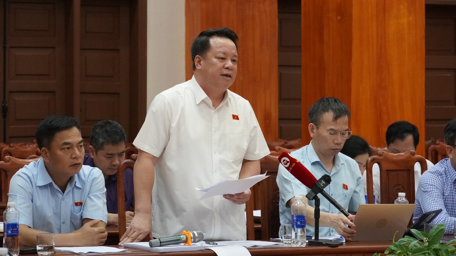 Đại biểu thảo luận tại buổi làm việc