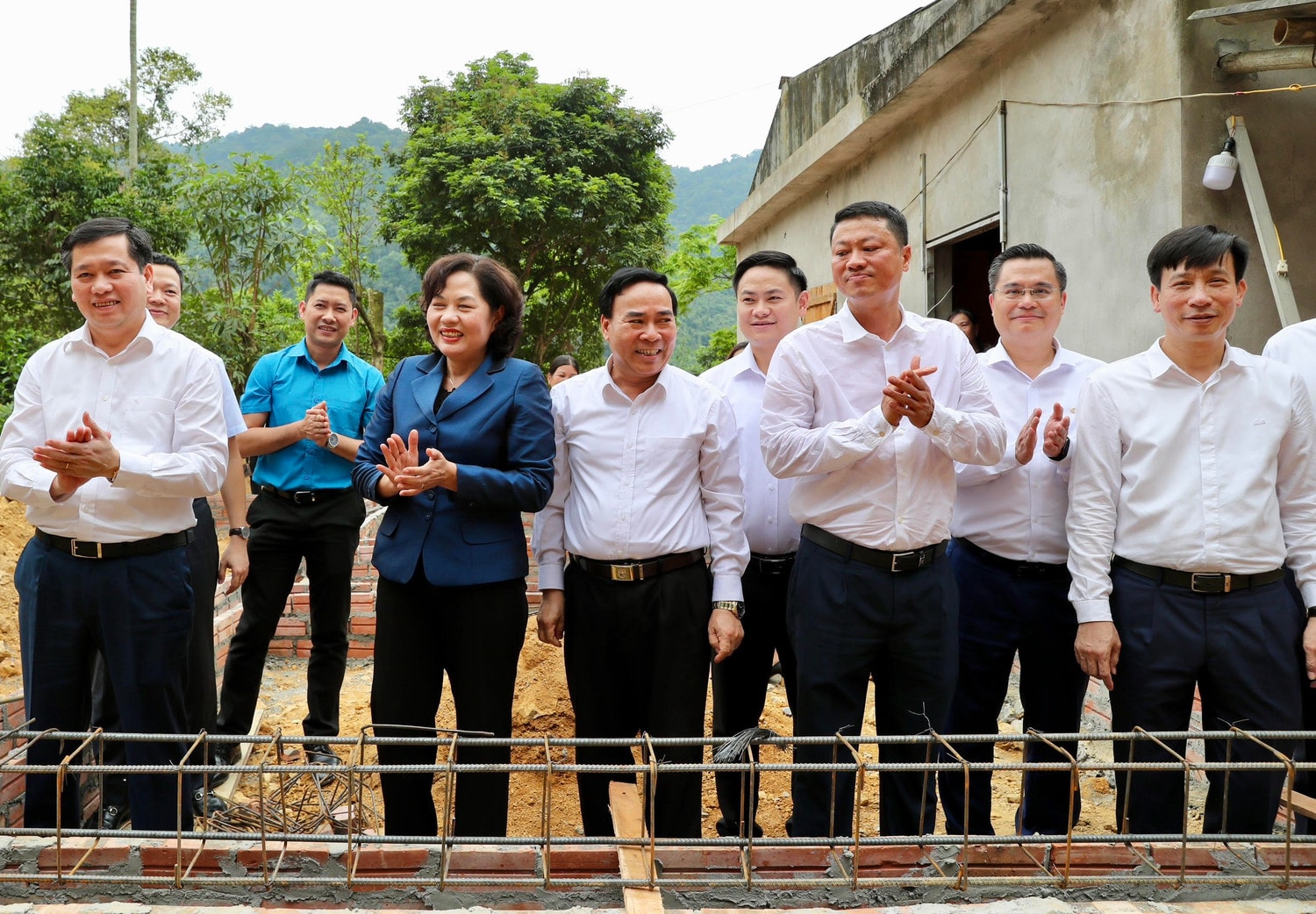 Agribank dành 20 tỷ đồng “xóa nhà tạm, nhà dột nát” -0