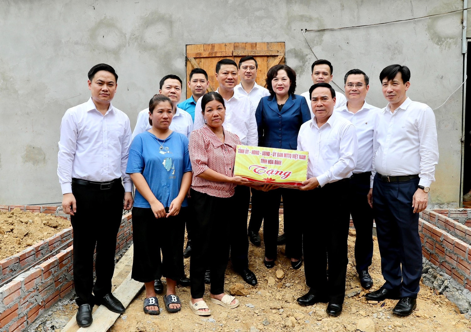 Agribank dành 20 tỷ đồng “xóa nhà tạm, nhà dột nát” -0
