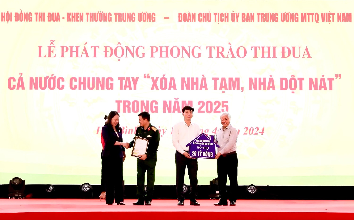 Agribank dành 20 tỷ đồng “xóa nhà tạm, nhà dột nát” -0