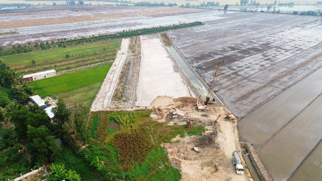 Bài 1: Nỗ lực thi công cao tốc theo cách “cầu không chờ đường, người không chờ việc”
