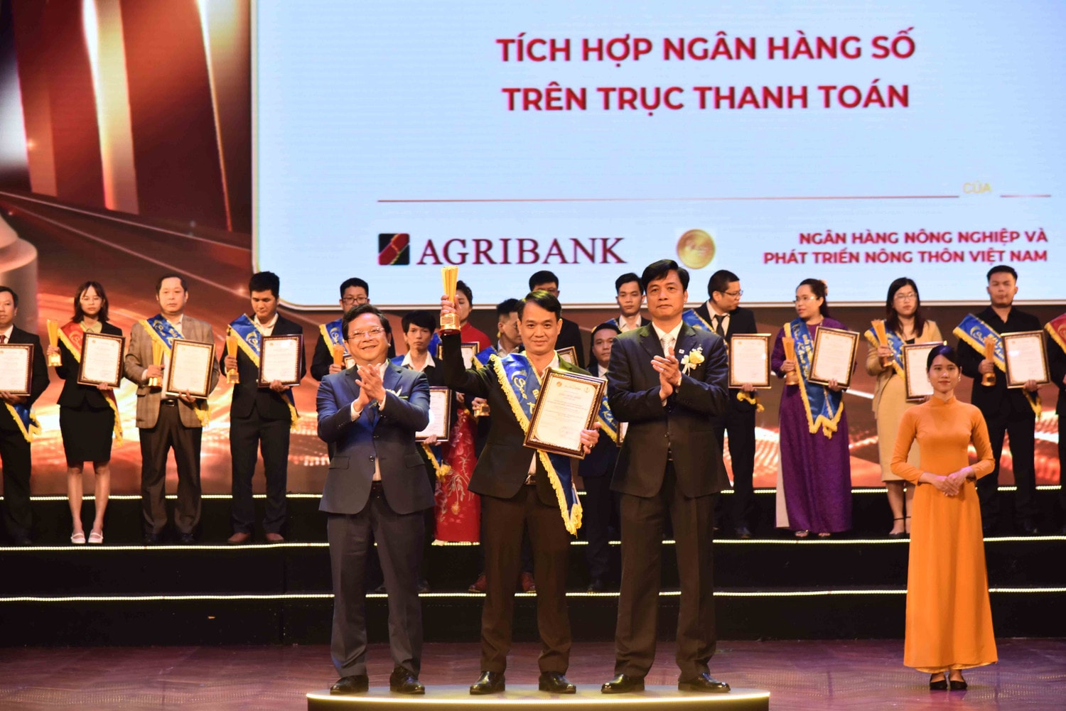 Agribank 9 lần liên tiếp được vinh danh tại Giải Sao Khuê ảnh 1 9 lần liên tiếp được vinh danh tại Giải Sao Khuê