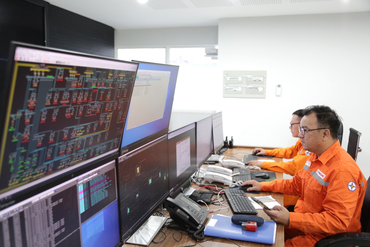 EVNHCMC bảo đảm cung cấp điện cho các ngày lễ lớn - 0