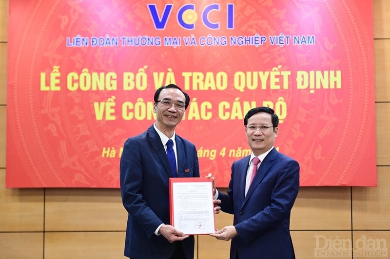VCCI công bố và trao quyết định bổ nhiệm Tổng Biên tập Diễn đàn Doanh nghiệp -0