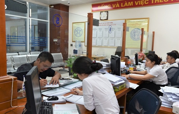 Cắt giảm thủ tục hành chính và tăng cường ứng dụng công nghệ thông tin nhằm tạo điều kiện thuận lợi nhất cho người tham gia. Ảnh: BH