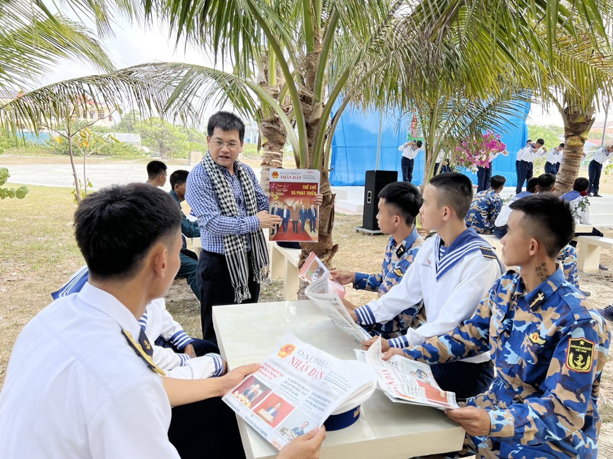 Phóng sự ảnh Trường Sa, vẻ đẹp kiên cường giữa biển khơi -0