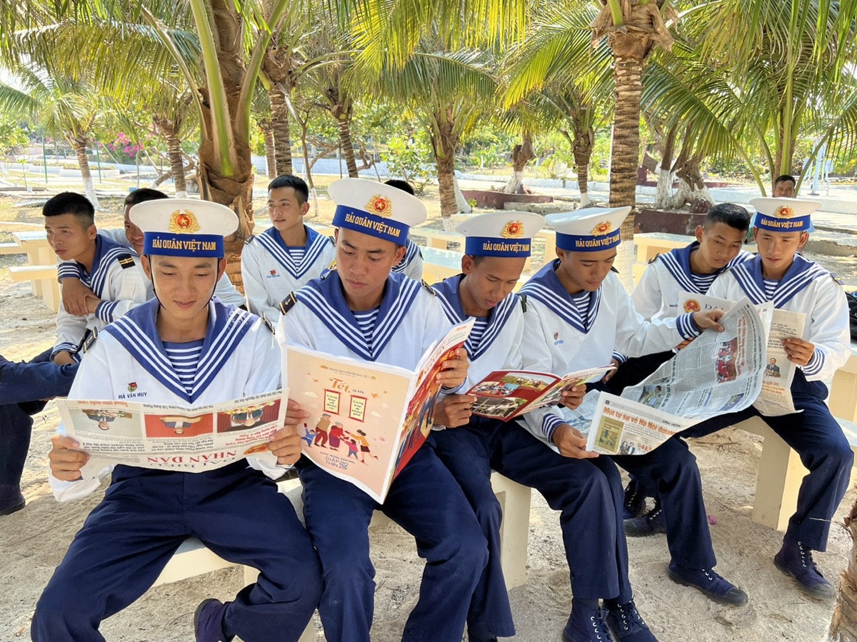 Phóng sự ảnh Trường Sa, vẻ đẹp kiên cường giữa biển khơi -0