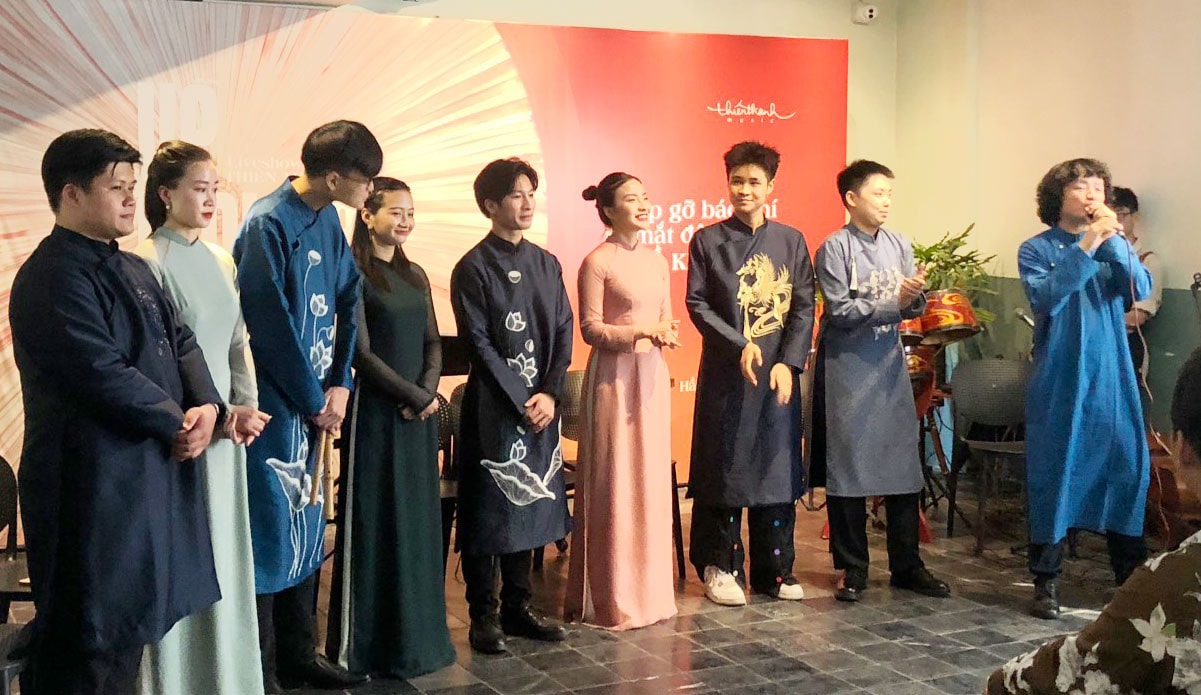Các thành viên nhóm nhạc Thiên Thanh