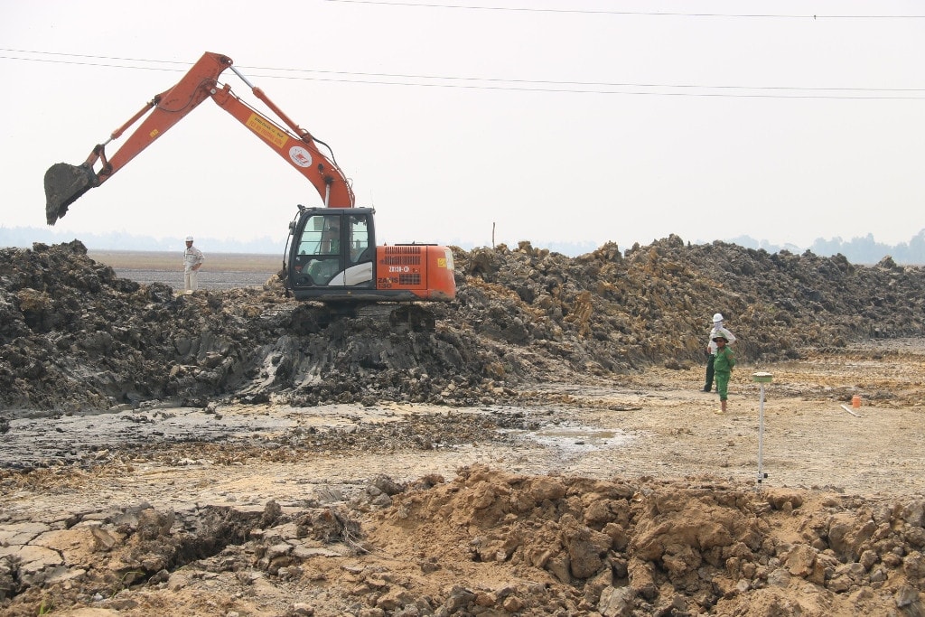 Thiếu cát san lấp ảnh hưởng rất lớn đến tiến độ thi công của các dự án cao tốc Bài 1: Nỗ lực thi công cao tốc theo cách “cầu không chờ đường, người không chờ việc”