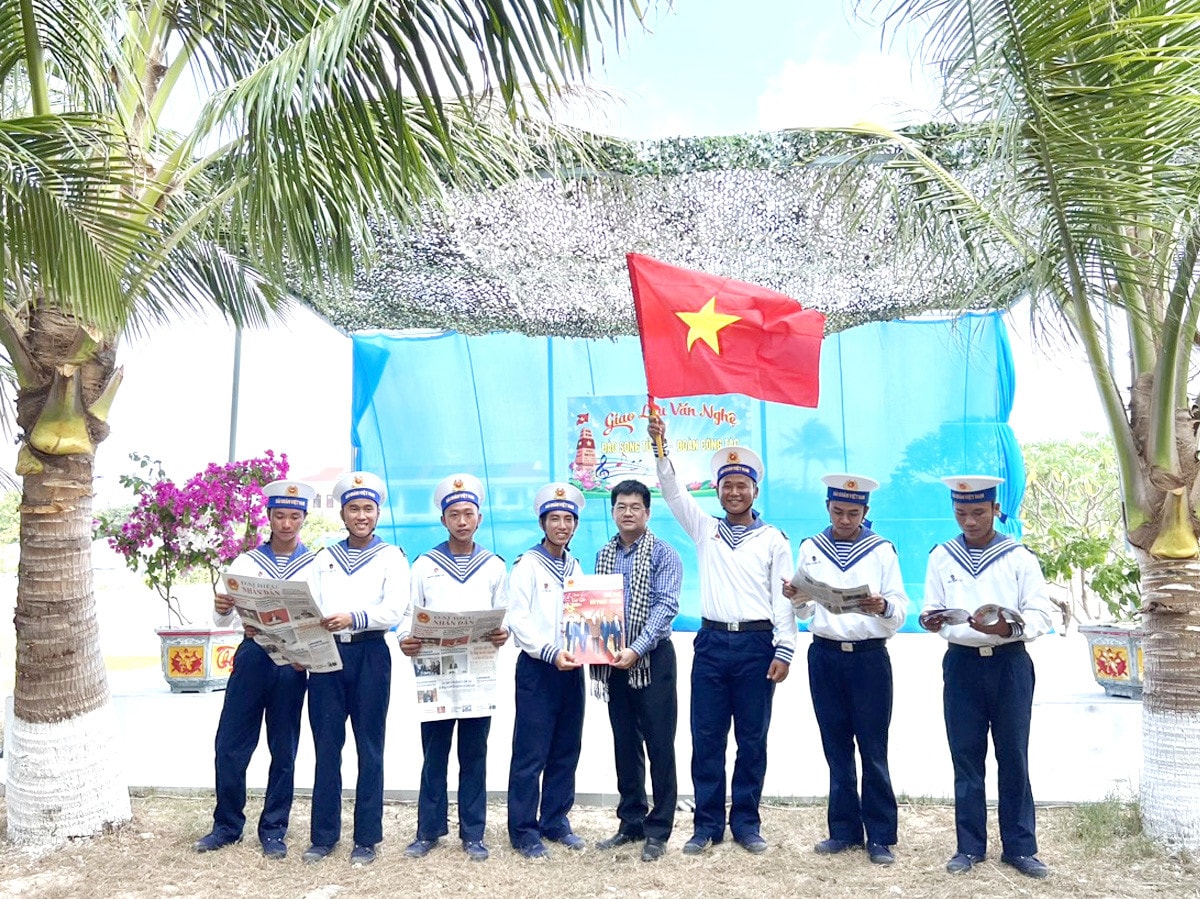 Phóng sự ảnh Trường Sa, vẻ đẹp kiên cường giữa biển khơi -0