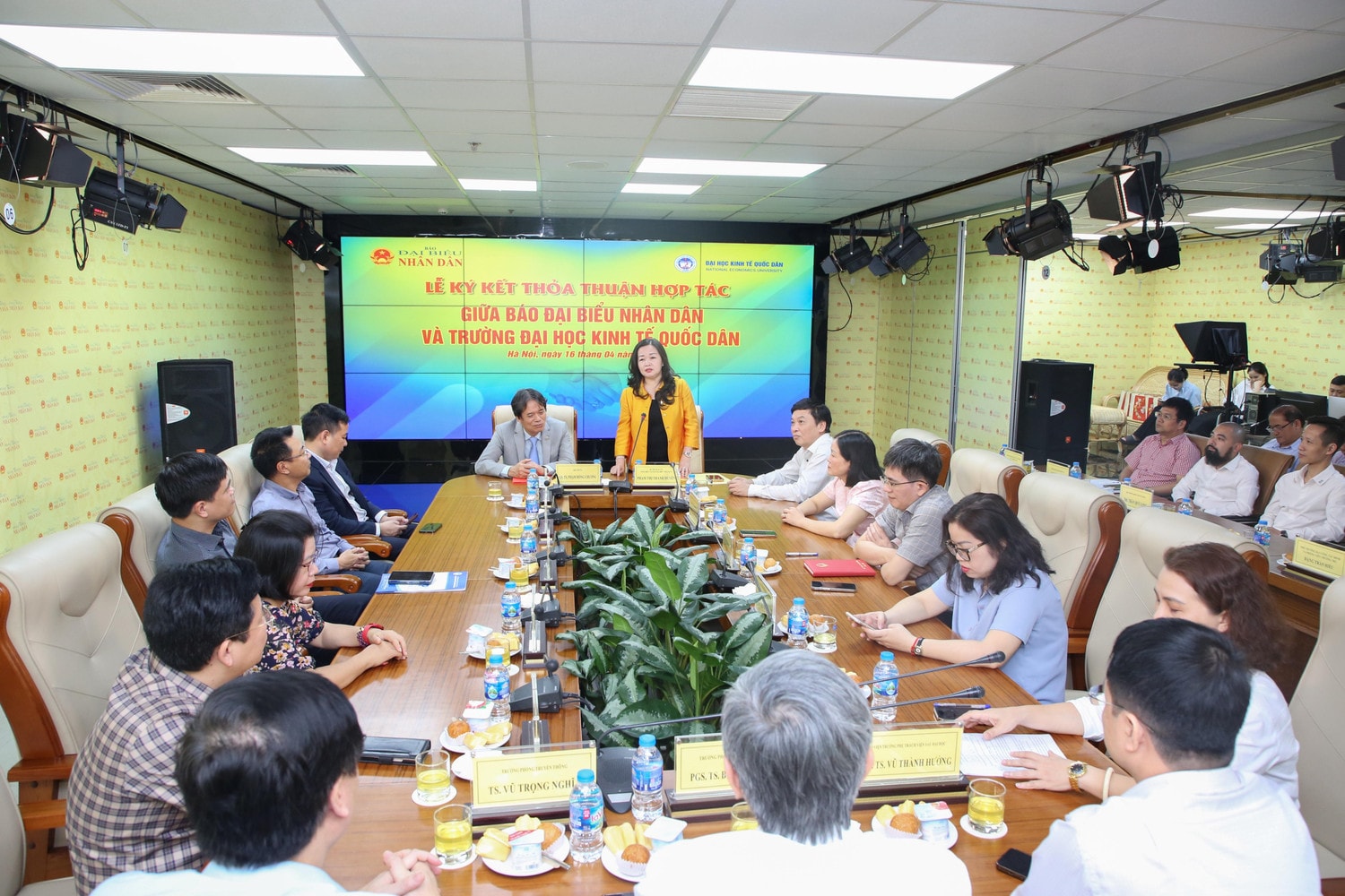 Báo Đại biểu Nhân dân ký kết thỏa thuận hợp tác với Trường Đại học Kinh tế Quốc dân -0