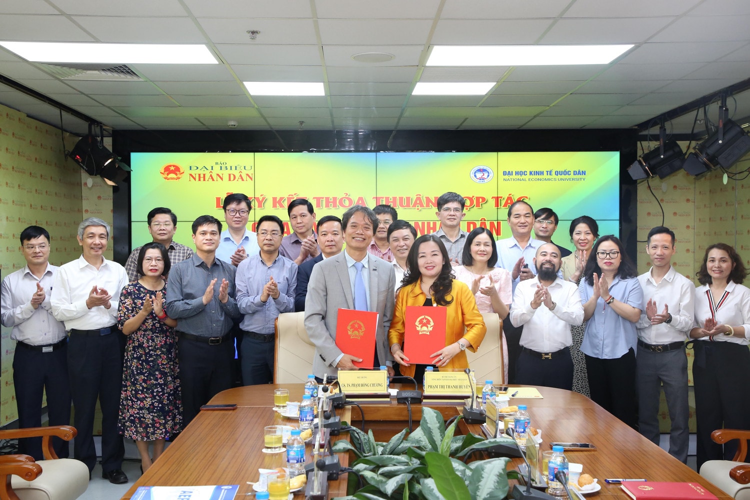 Báo Đại biểu Nhân dân ký kết thỏa thuận hợp tác với Trường Đại học Kinh tế Quốc dân -0