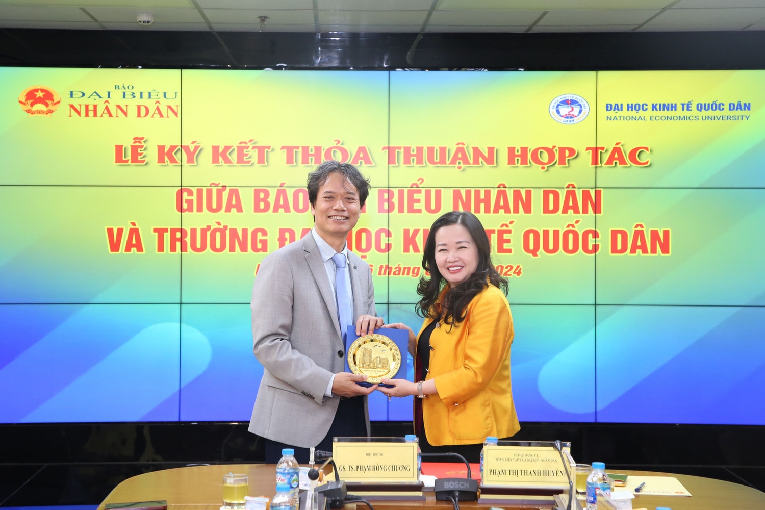 Báo Đại biểu Nhân dân ký kết thỏa thuận hợp tác với Trường Đại học Kinh tế Quốc dân -0