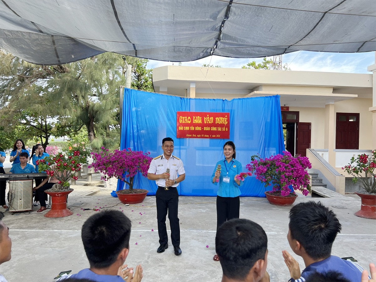 Phóng sự ảnh Trường Sa, vẻ đẹp kiên cường giữa biển khơi -0
